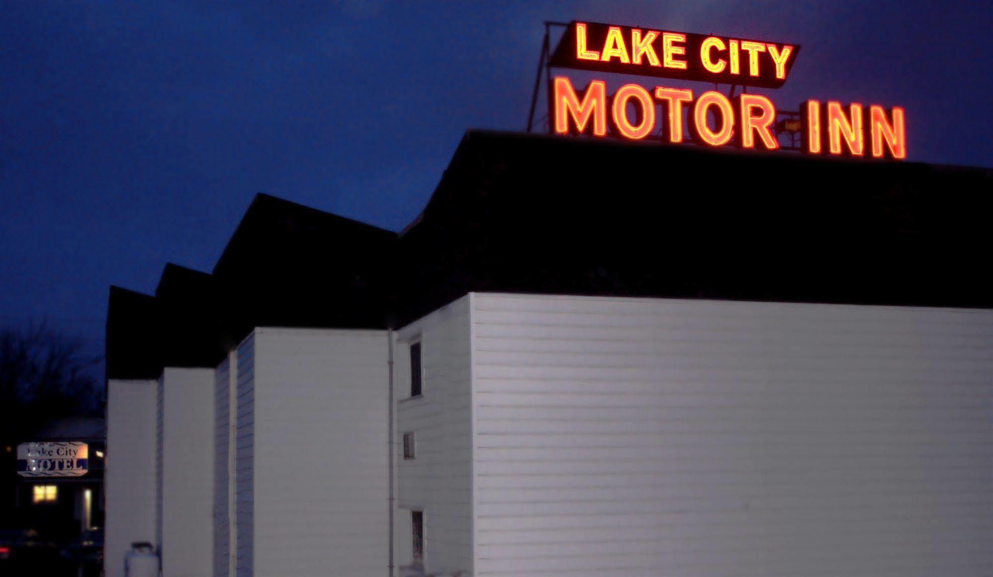 Lake City Motel Dartmouth Exteriér fotografie